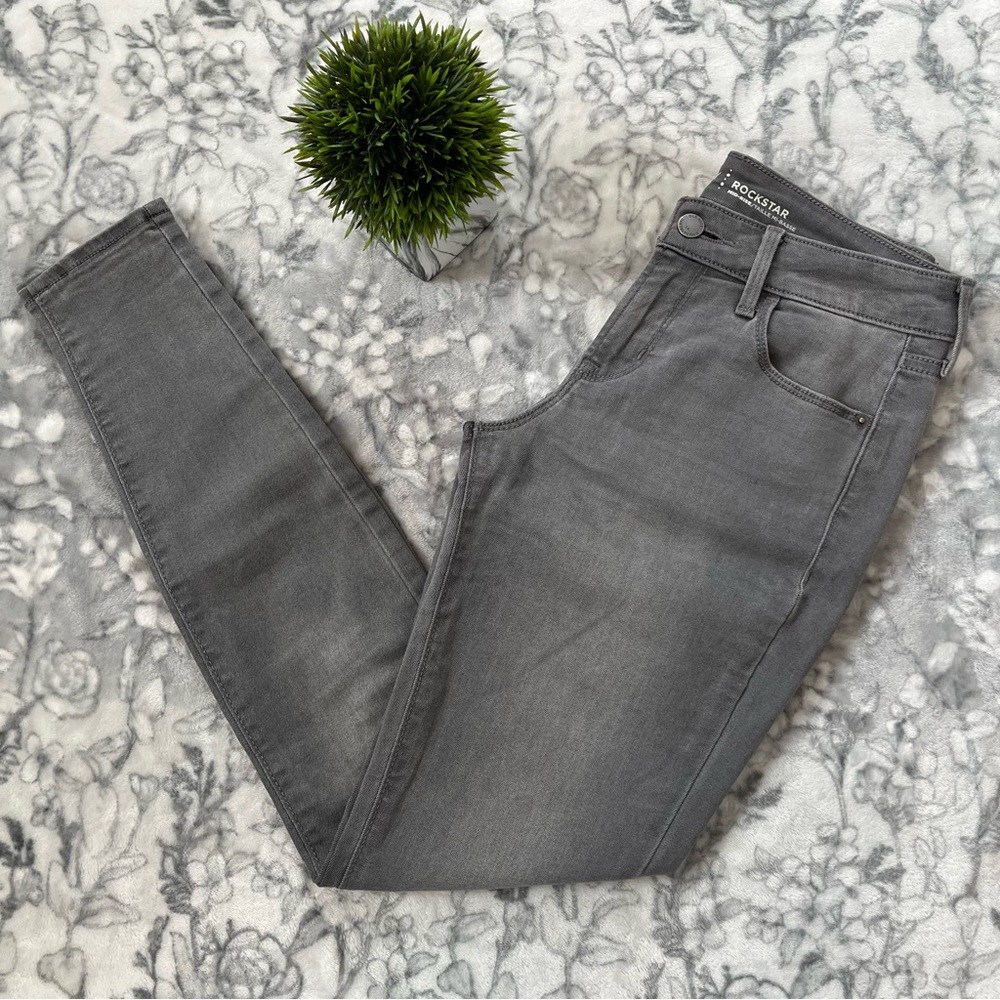 ⚠️ CLEARANCE ⚠️ Old Navy Rockstar Mid-Rise Jeans
